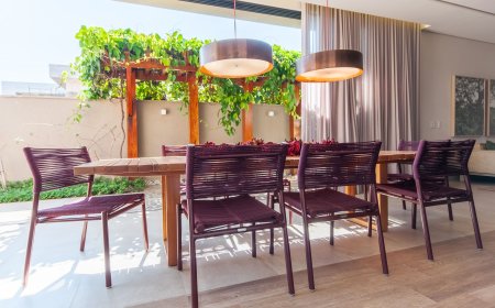 Belezas no acabamento e a  funcionalidade dos cortineiros no décor de interiores