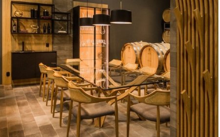 Turistas se tornam enólogos por um dia em roteiro de enoturismo da vinícola Viapiana