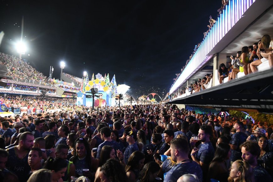 Dono da maior varanda da Sapucaí, Camarote MAR chega ao quarto ano com a experiência completa do carnaval carioca