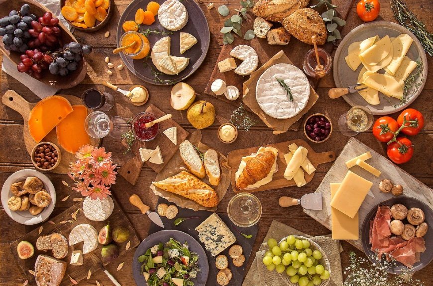 Descubra as delícias de um dos países europeus de maior tradição culinária: uma jornada pelos diferentes queijos da França