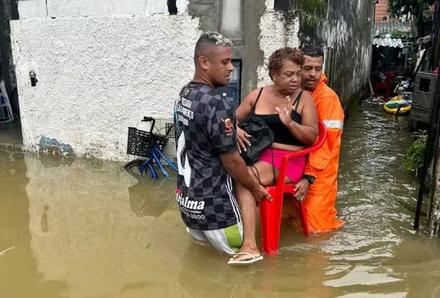 Alerta - - Chuva faz Defesa Civil acionar sirene de alerta, causa estragos e deixa famílias desabrigadas no Litoral de São Paulo