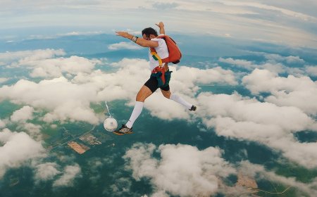 Balneário Camboriú é palco da partida de futebol mais alta do mundo