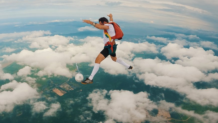 Balneário Camboriú é palco da partida de futebol mais alta do mundo