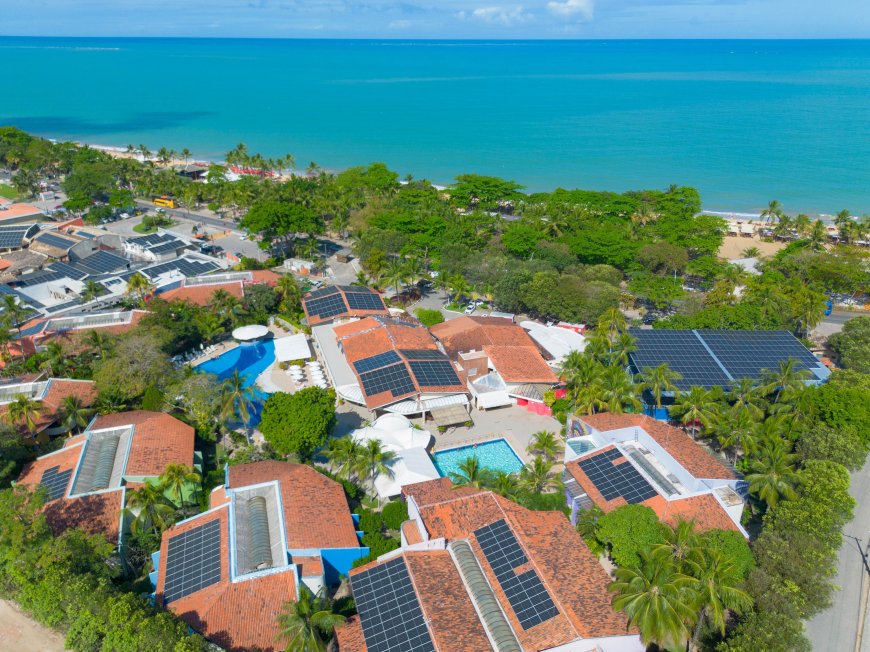 Resort Arcobaleno, em Porto Seguro, instala miniusina para geração de 100% de energia solar