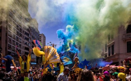CARNAVAL 2025: Tarado Ni Você celebra Caetano Veloso em mais um desfile histórico no centro de São Paulo