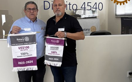 Governador Malfará entrega flâmula de gratidão ao Rotary Club de Guará