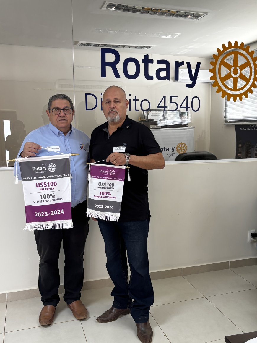 Governador Malfará entrega flâmula de gratidão ao Rotary Club de Guará