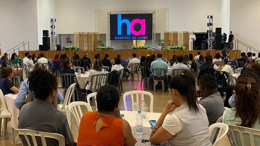Thiago Queiroz aborda em palestra os vínculos entre pais e filhos no Hospital de Amor