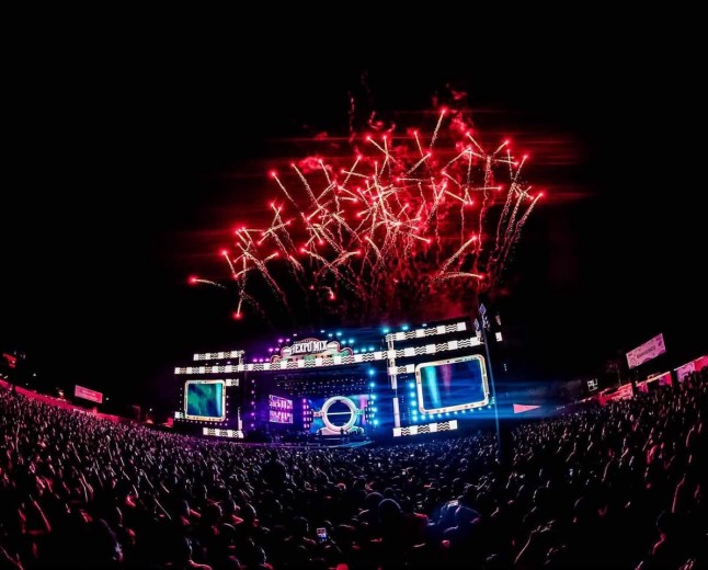 GUILHERME E BENUTTO ABREM PALCO DO FESTIVAL EXPOMIX BRASIL EM BRASÍLIA