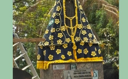 Sertãozinho celebra a fé e a devoção a Nossa Senhora Aparecida com troca do manto na entrada da cidade